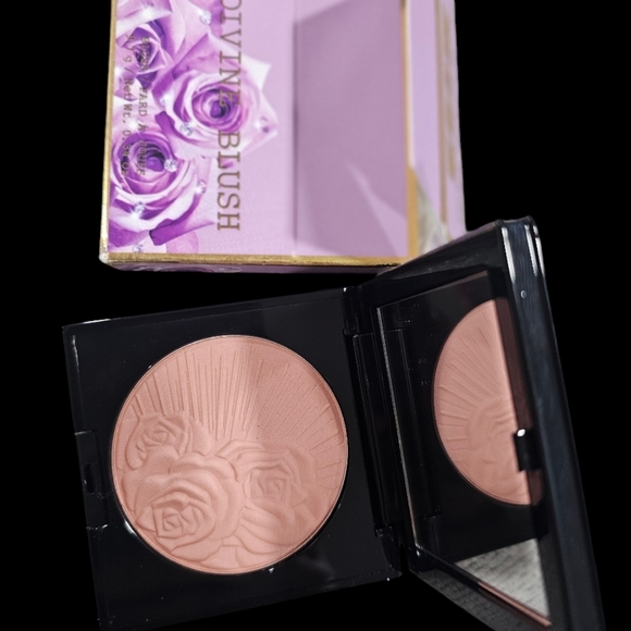 DIVINE BLUSH - Picture 2 of 4